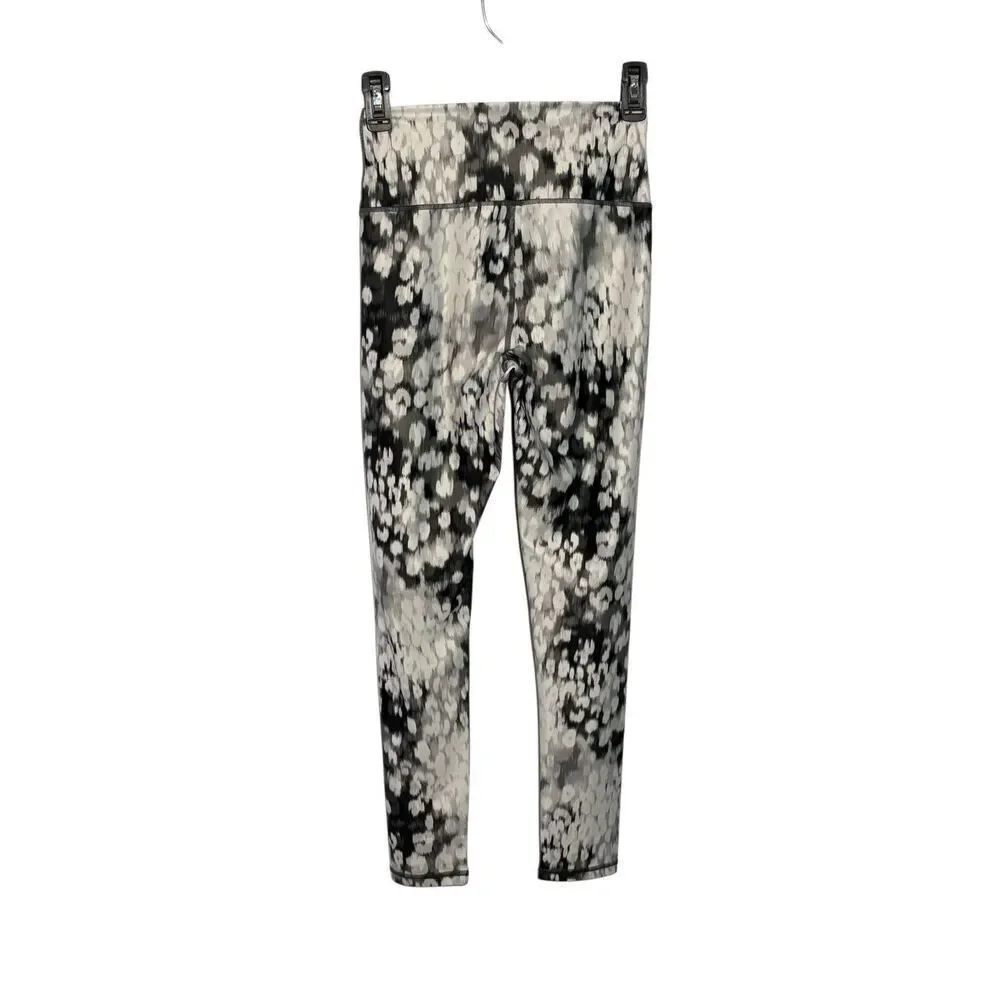 Offline by Aerie black and white high rise 7/8 leggings - M